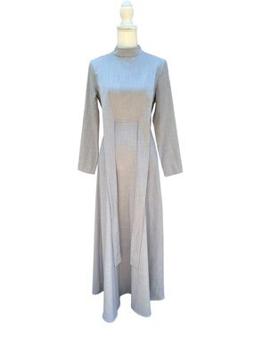 Sleek Long-Sleeve Gray Maxi Dress with Waist Tie